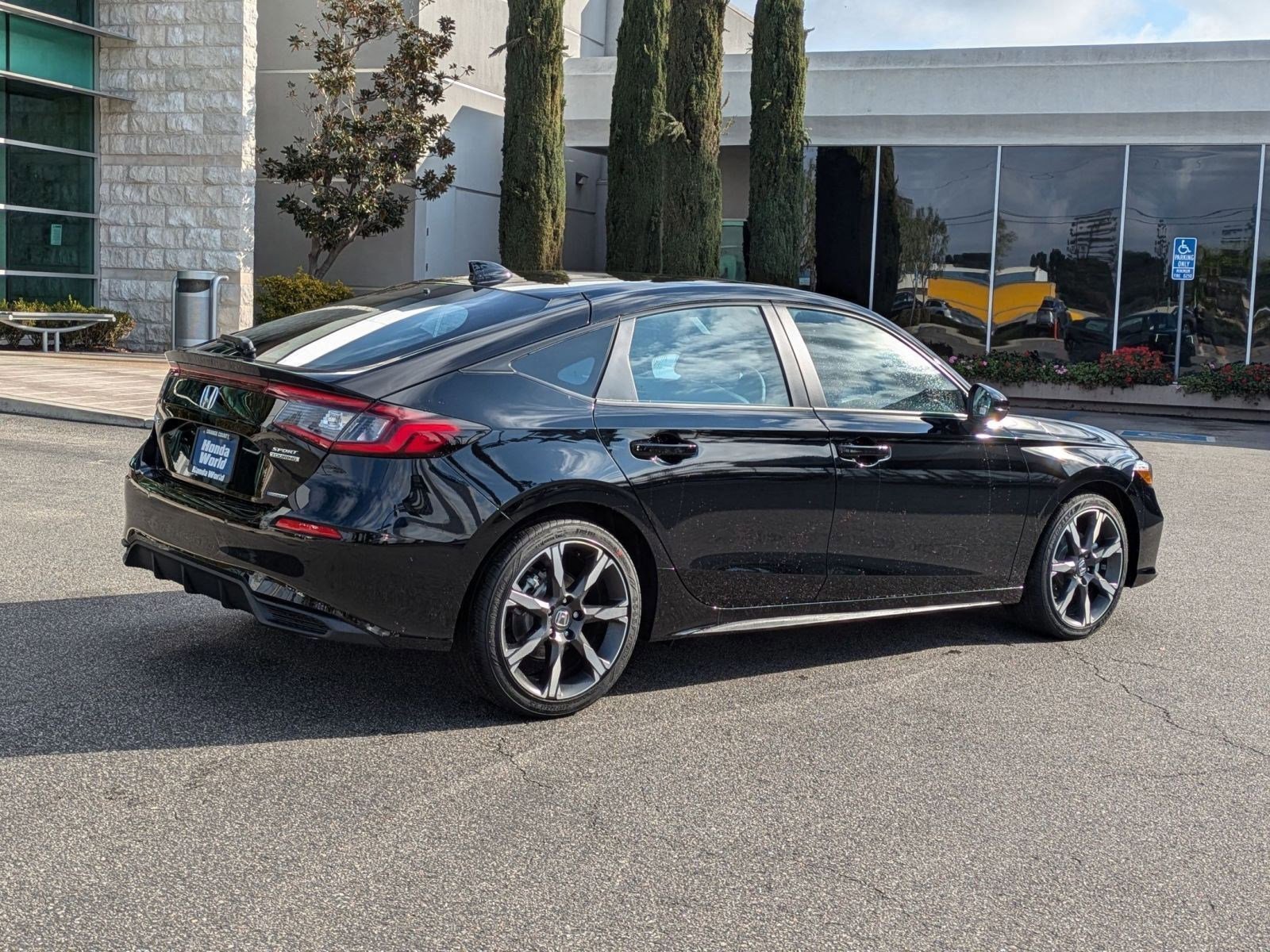 2026 Honda Civic Hatchback Hybrid Sport Touring photo 4