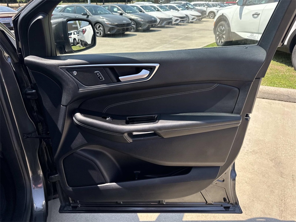 2020 Ford Edge Titanium photo 11