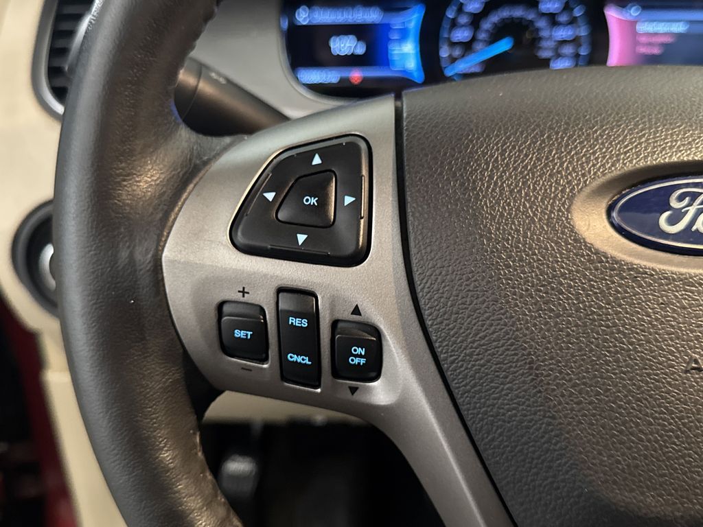 2015 Ford Taurus SEL photo 17
