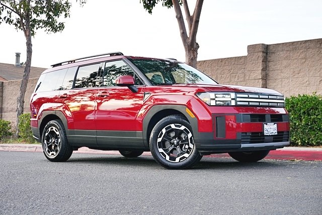 Used 2025 Red Hyundai SEL image 1