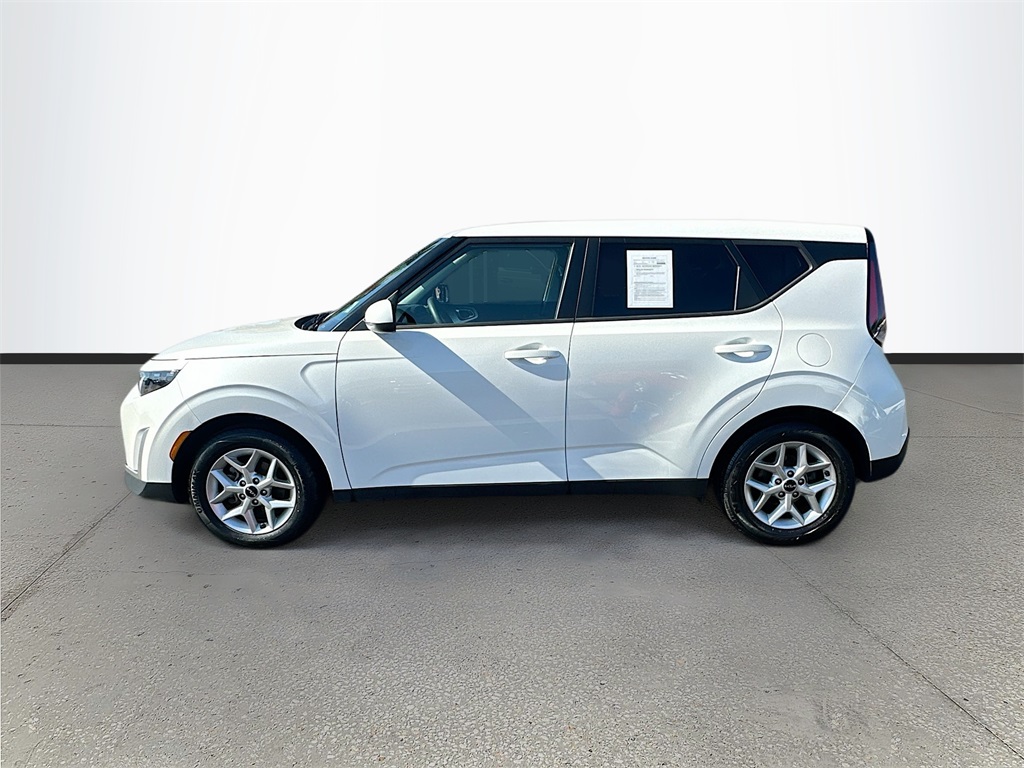 2024 Kia Soul LX photo 2