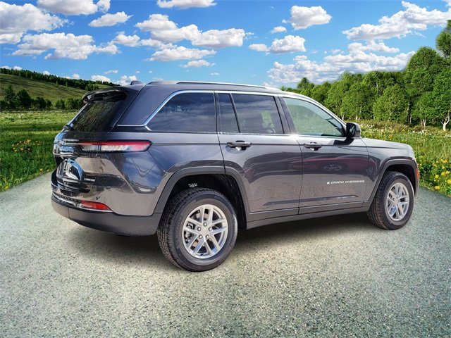 2025 Jeep Grand Cherokee Laredo X photo 3