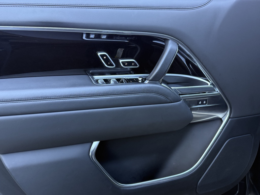 2023 Land Rover Range Rover SE photo 4
