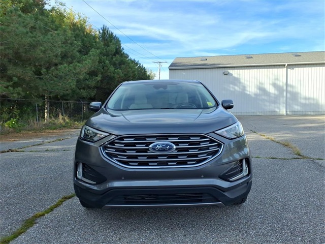 2022 Ford Edge Titanium photo 2