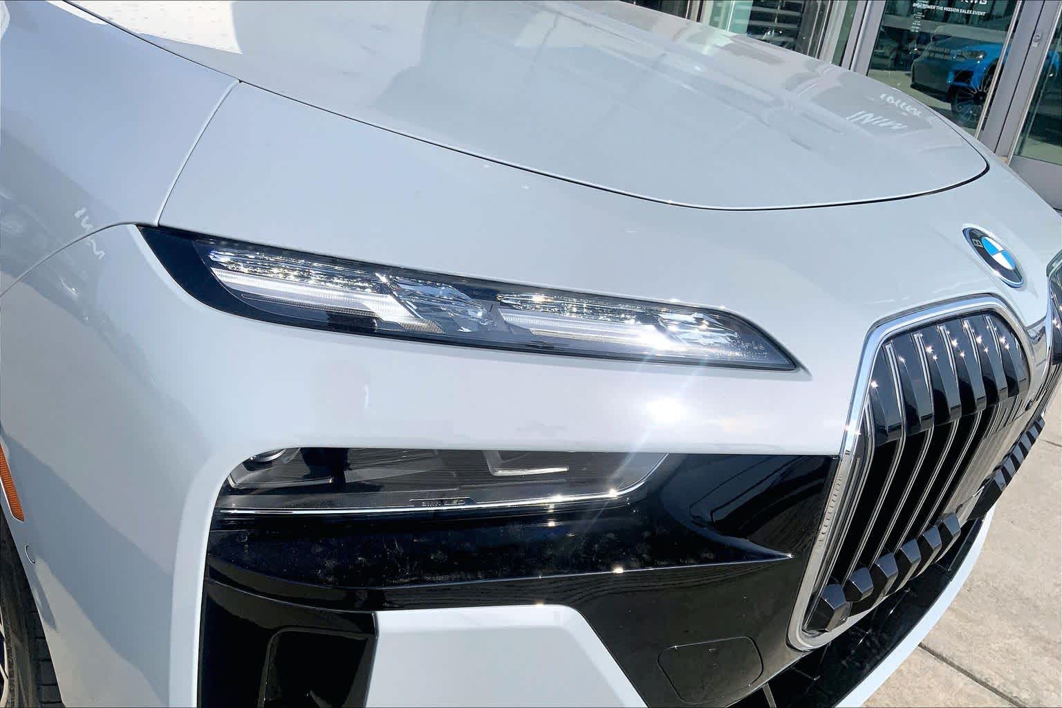 2025 BMW 7 Series 750e - Photo 27