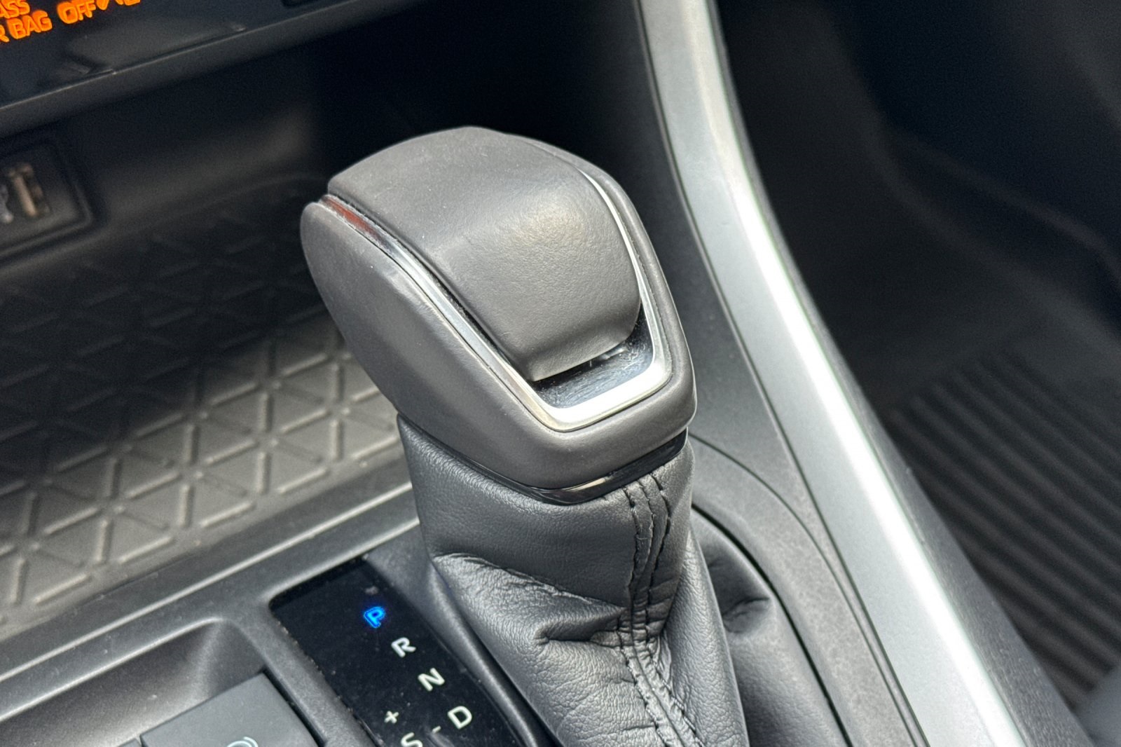 2023 Toyota RAV4 XLE Premium photo 19