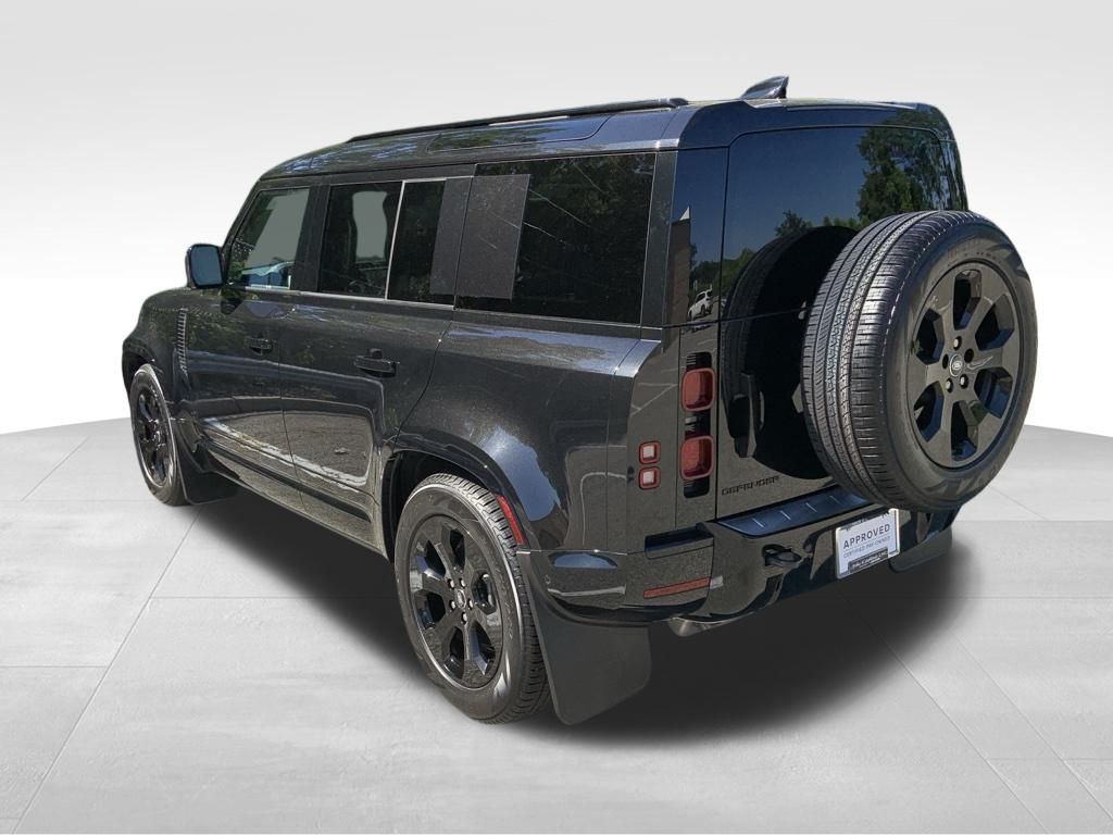 2025 Land Rover Defender 110 X-Dynamic SE photo 6