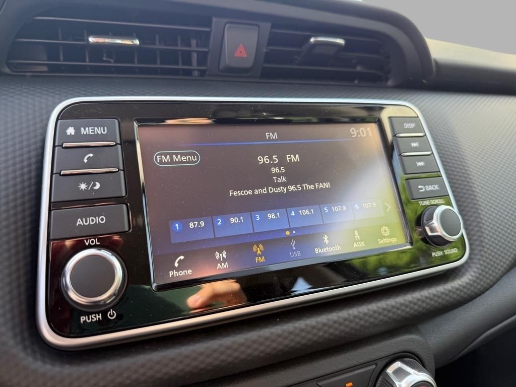 2025 Nissan Kicks Play S photo 2