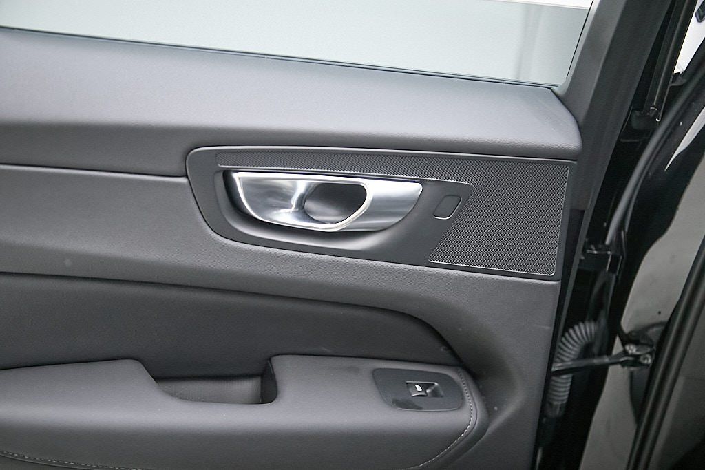 2026 VOLVO XC60 - Image 20