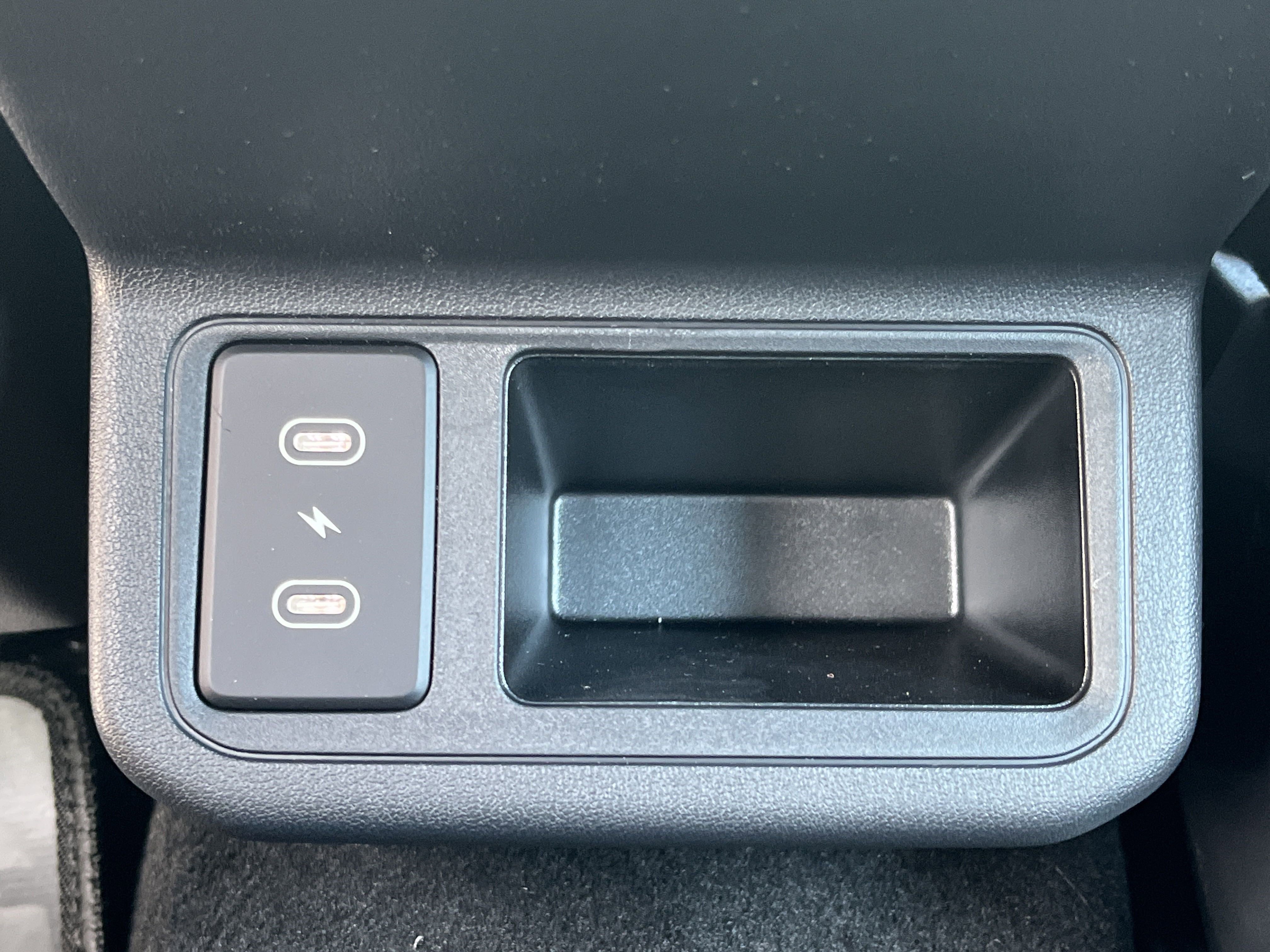 2025 Kia K4 GT-Line photo 3
