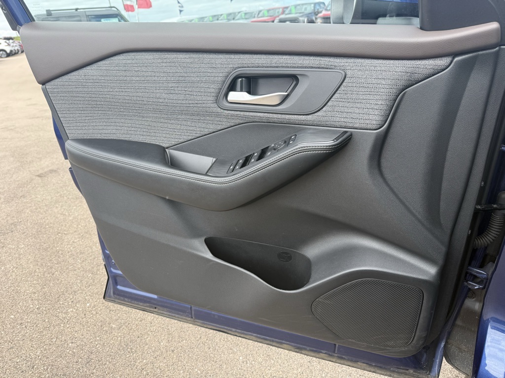 2023 Nissan Rogue SV photo 41