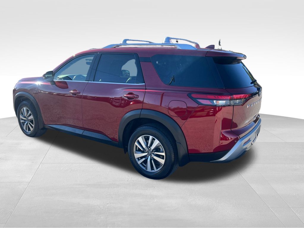 2023 Nissan Pathfinder SL photo 3