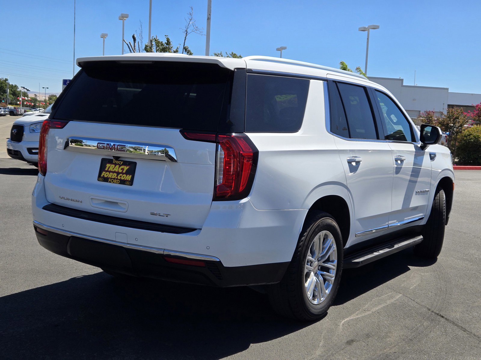 2023 Gmc Yukon SLT photo 2