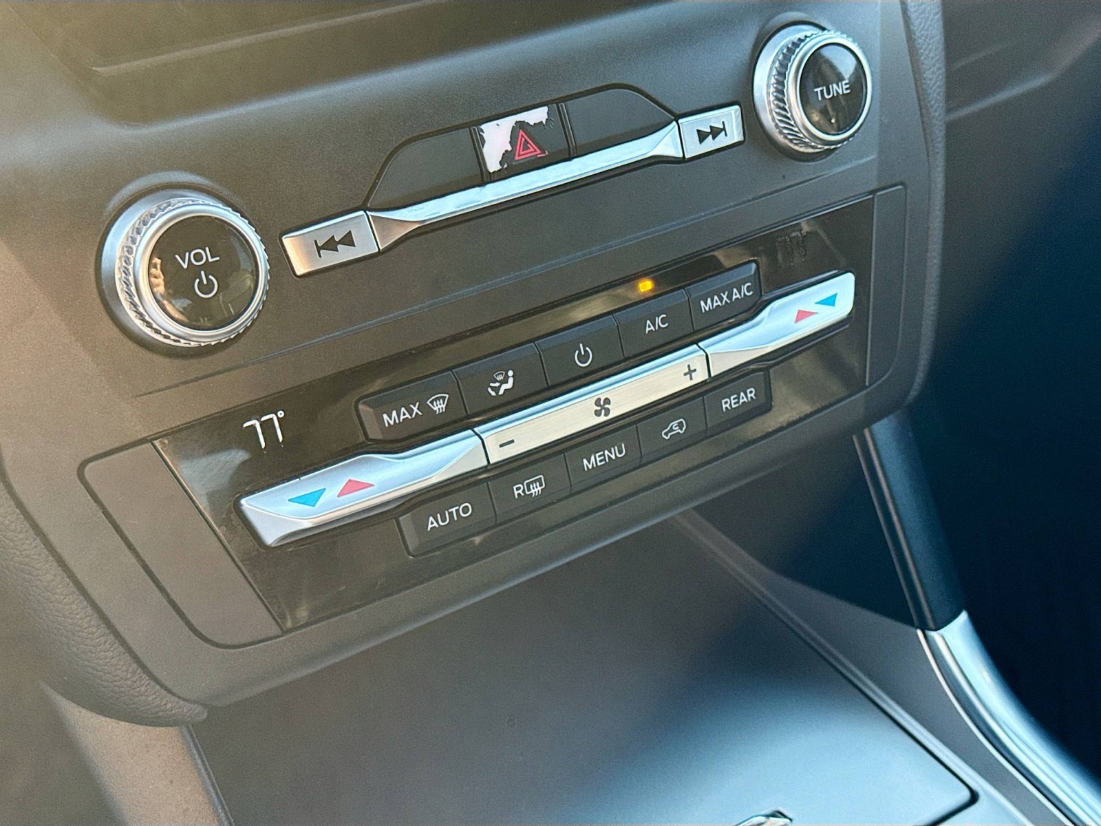 2020 Ford Explorer XLT photo 12