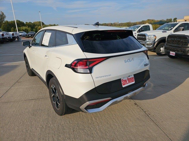 2024 Kia Sportage LX photo 3