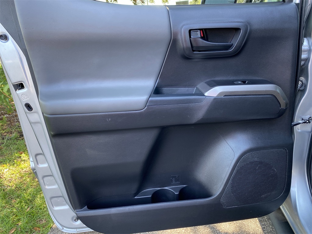 2023 Toyota Tacoma SR5 photo 24