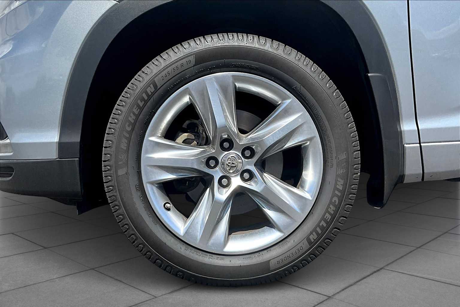 2015 Toyota Highlander Limited photo 10
