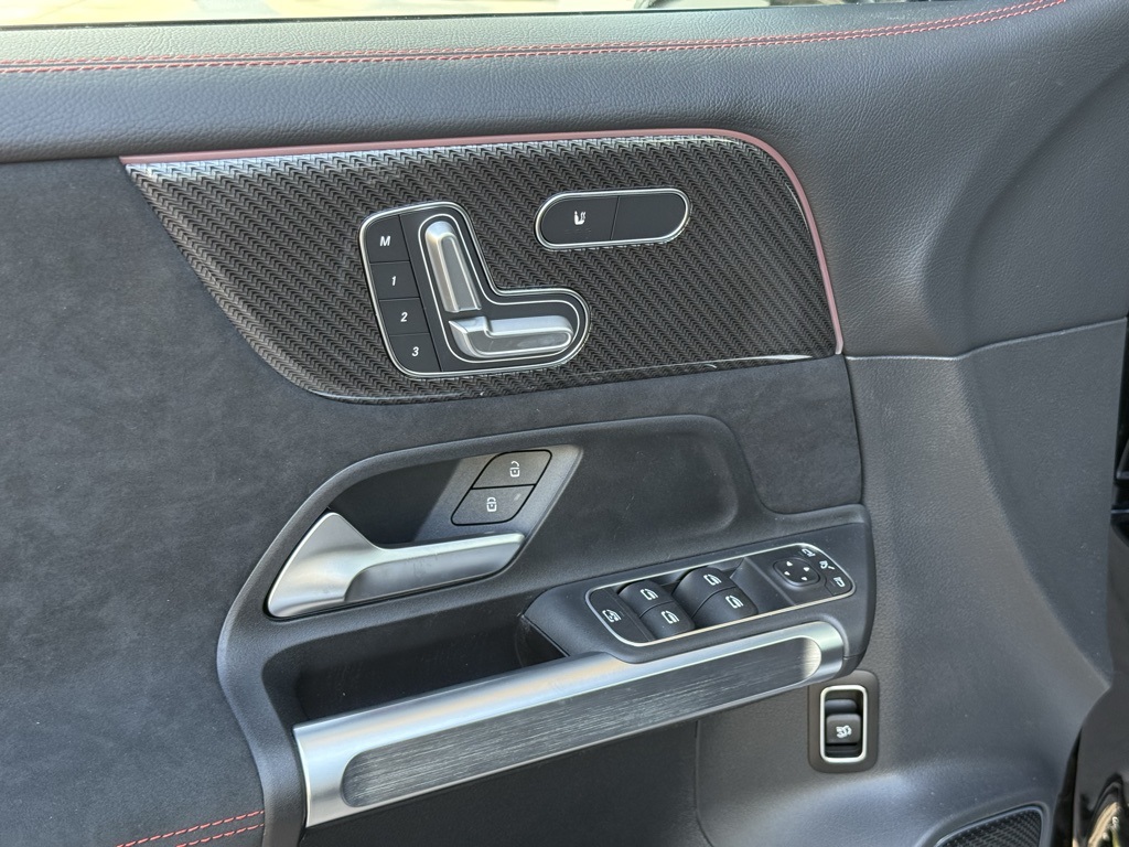 2026 Mercedes Benz GLB AMG 35 photo 9