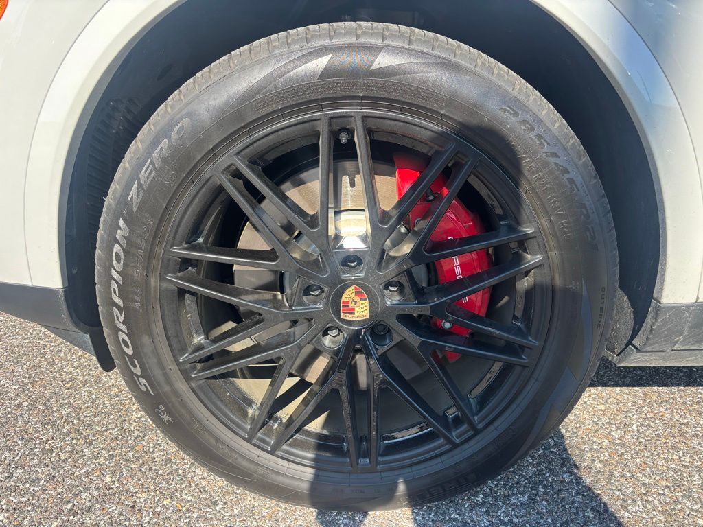 2025 Porsche Cayenne Coupe S photo 11