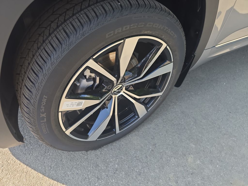 2025 Volkswagen Atlas SEL Premium R-Line photo 2