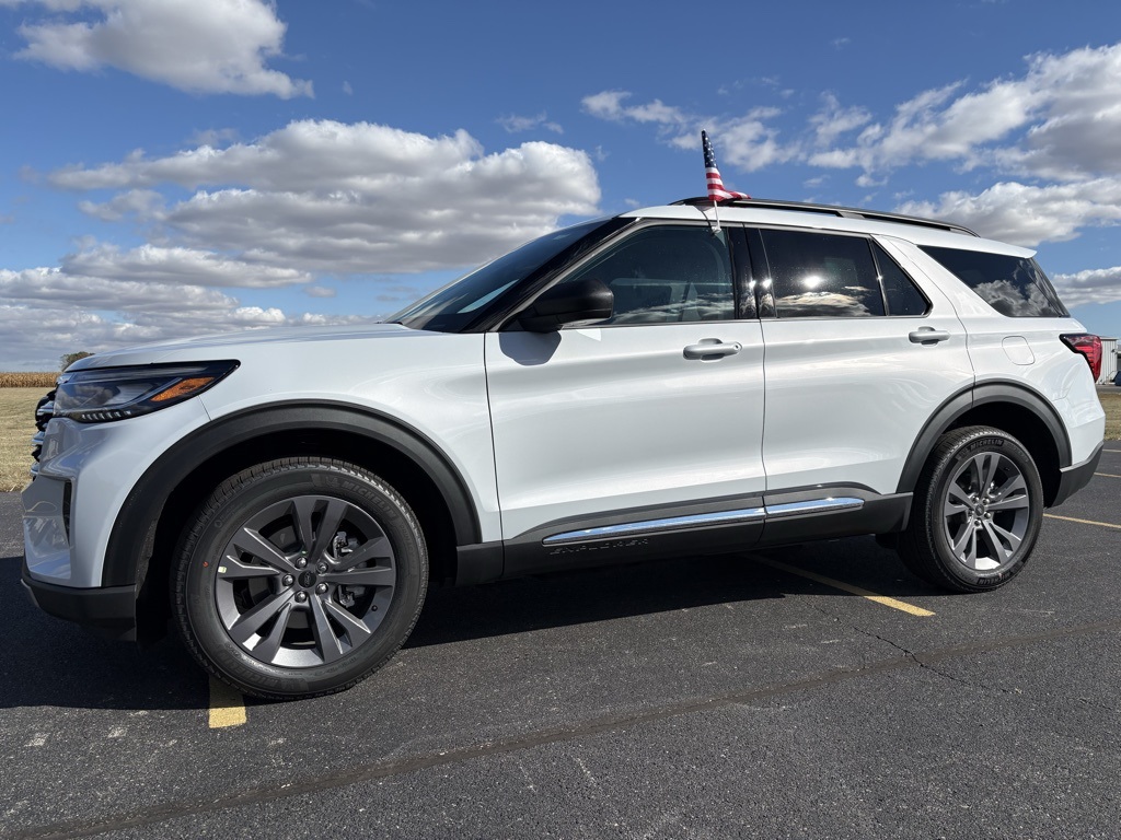 2025 Ford Explorer Active's photo