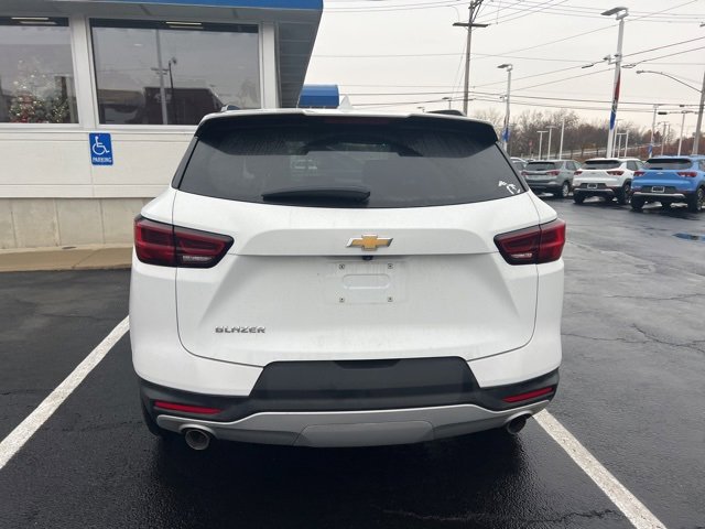 2023 Chevrolet Blazer 3LT photo 2