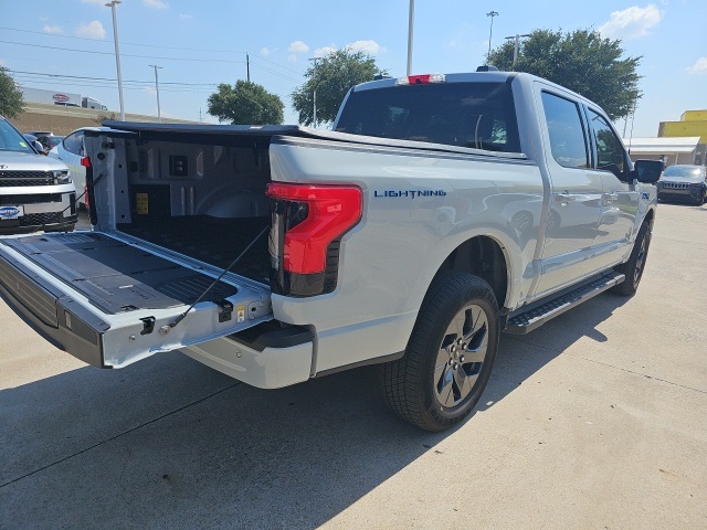 2024 Ford F-150 Lightning photo 2