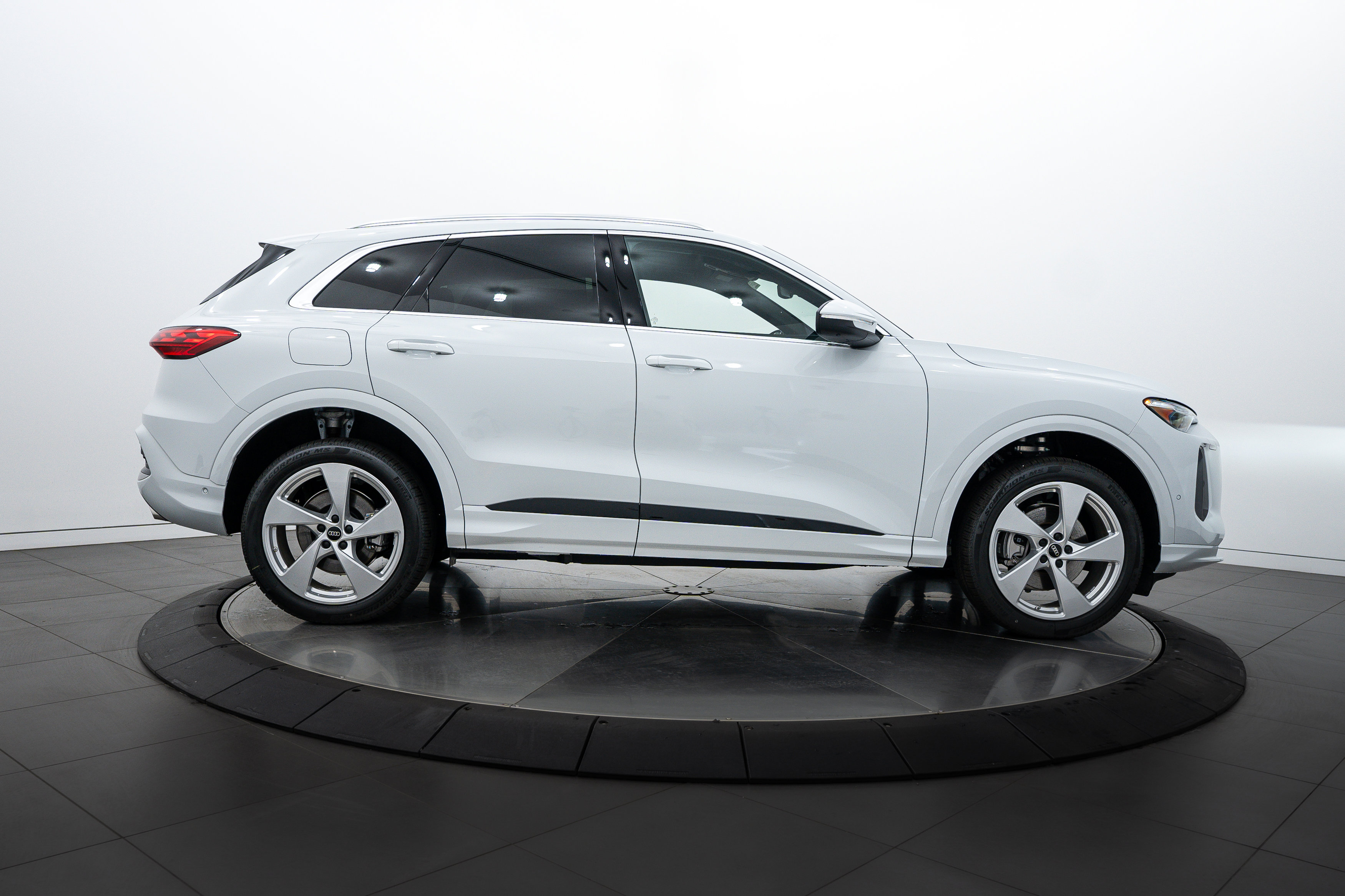 2025 Audi Q5 Premium Plus photo 3