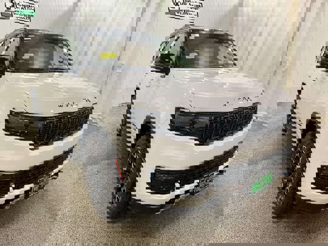 2025 Jeep Wagoneer Series II's photo