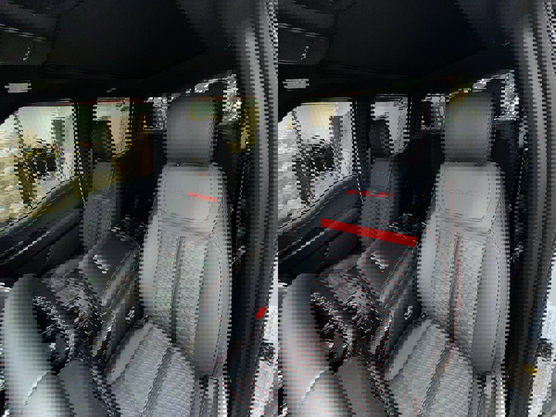 2025 Ford F-150 Lariat photo 2