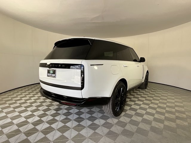 2025 Land Rover Range Rover SE photo 3
