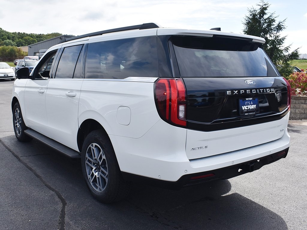 2025 Ford Expedition MAX photo 2
