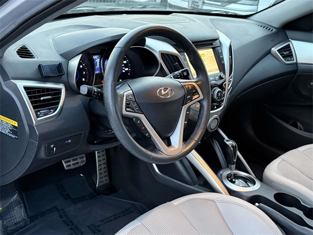 2012 Hyundai Veloster Base photo 2