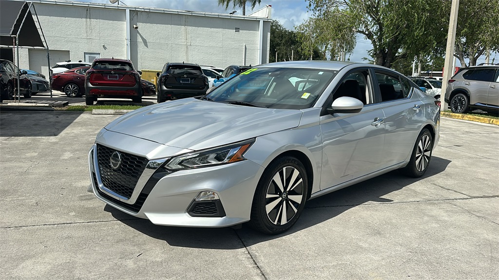 2022 Nissan Altima 2.5 SV photo 3