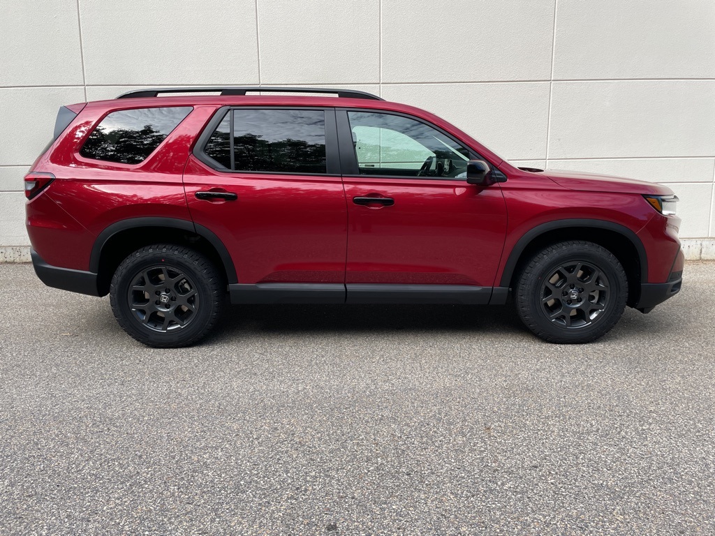 2025 Honda Pilot TrailSport photo 2