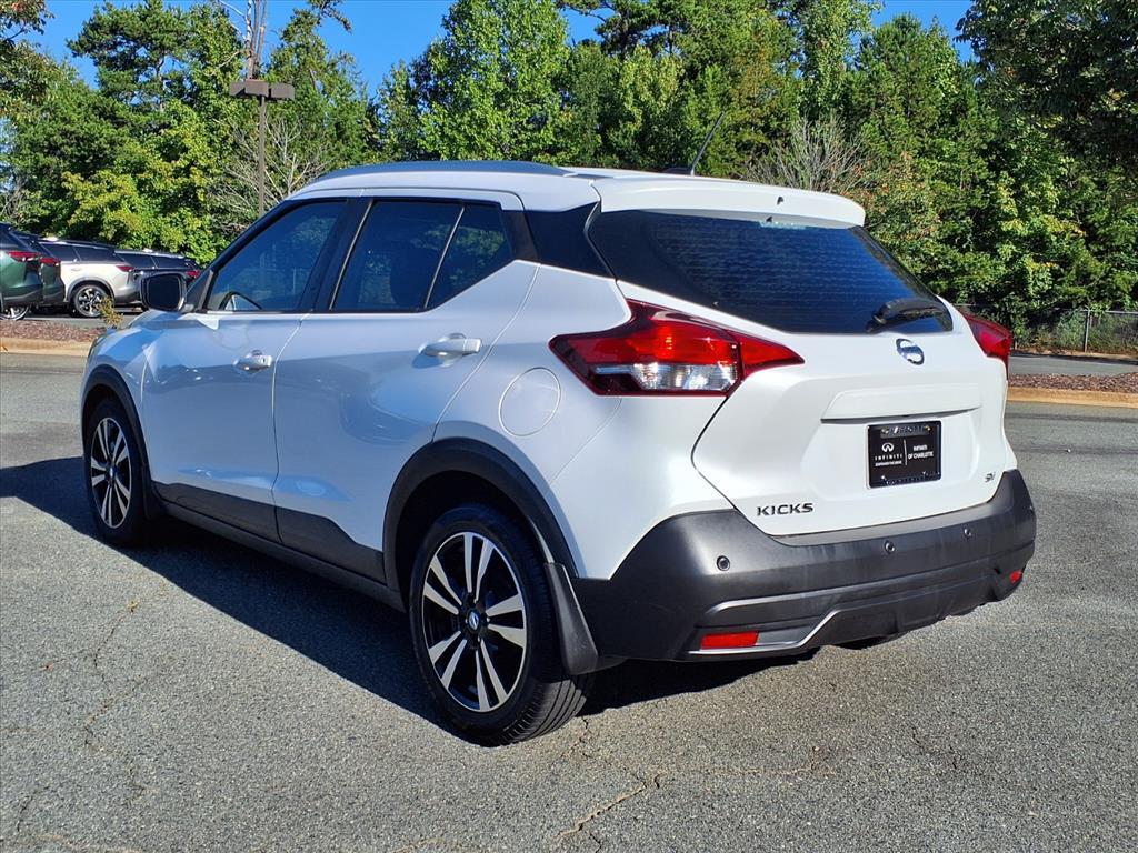 2020 Nissan Kicks SV photo 2