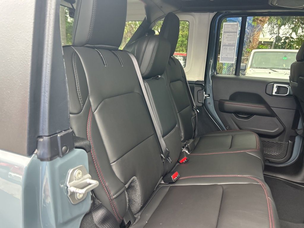 2025 Jeep Wrangler Rubicon photo 27