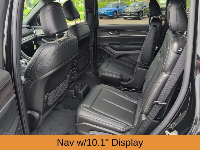 2025 Jeep Grand Cherokee Limited photo 2