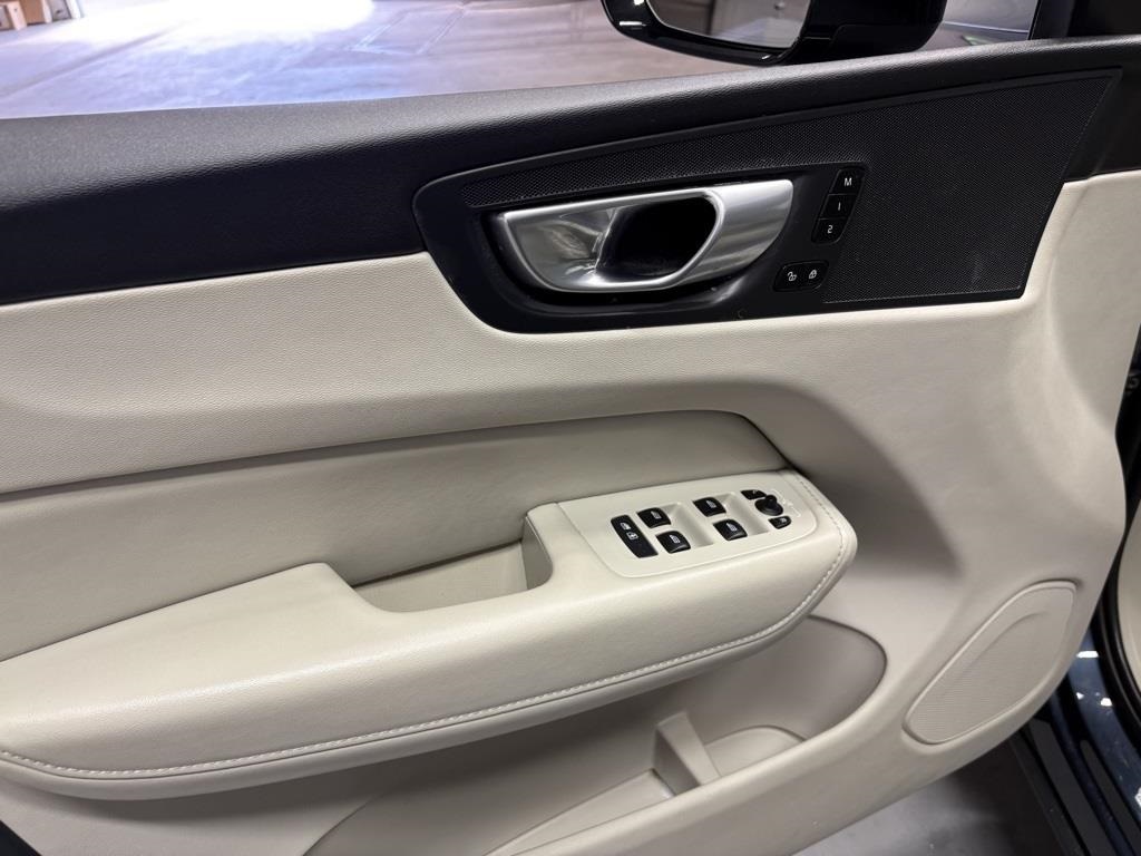2024 Volvo XC60 B5 Plus photo 14