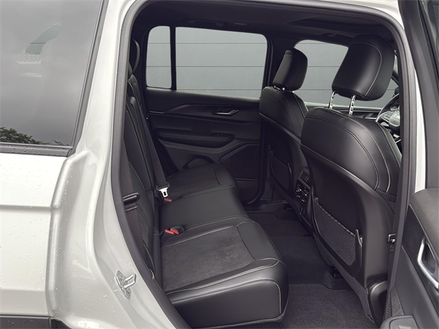 2025 Jeep Grand Cherokee Laredo Altitude photo 22