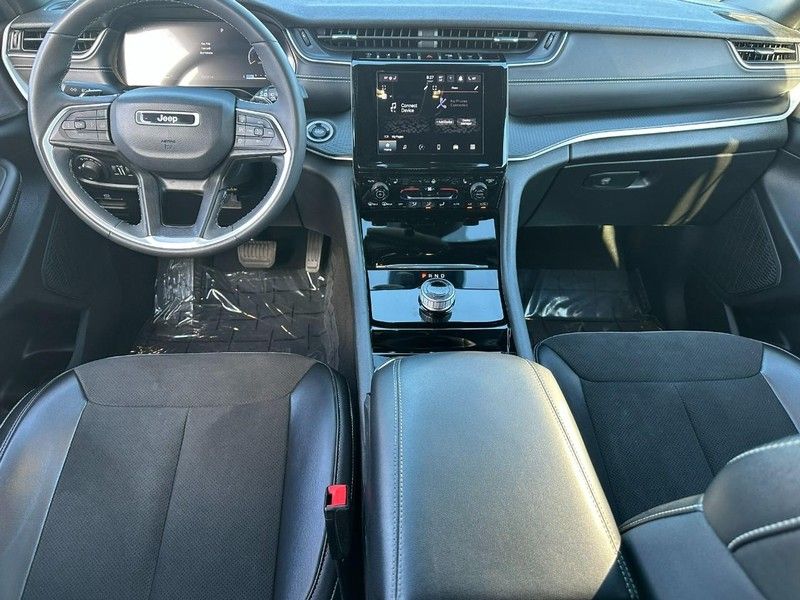 2023 Jeep Grand Cherokee Altitude photo 9