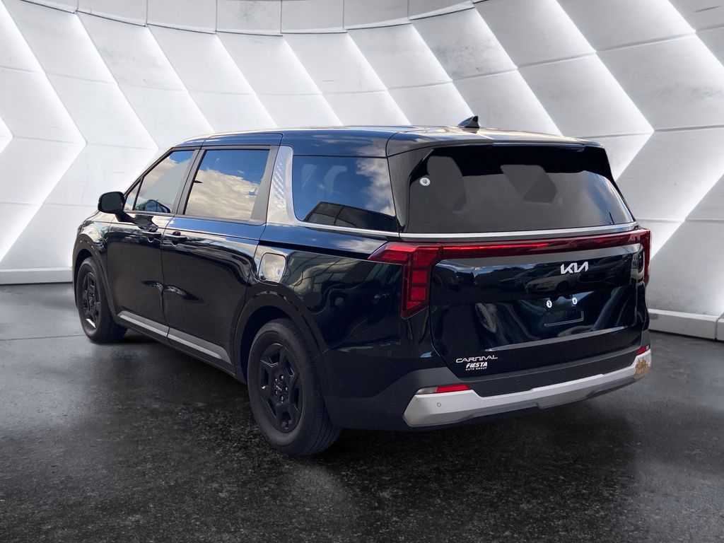 2025 Kia Carnival LXS photo 6