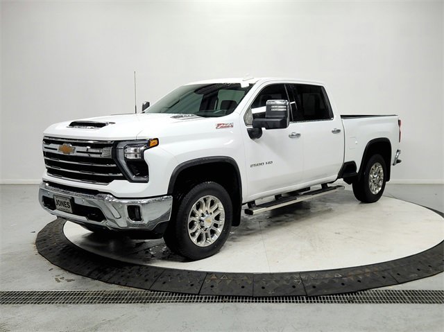 2025 Chevrolet Silverado 2500HD LTZ photo 3