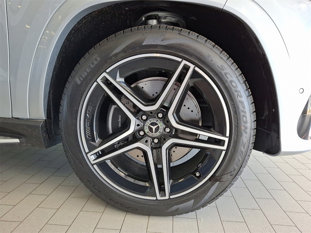2025 Mercedes Benz GLS 450 4MATIC photo 5