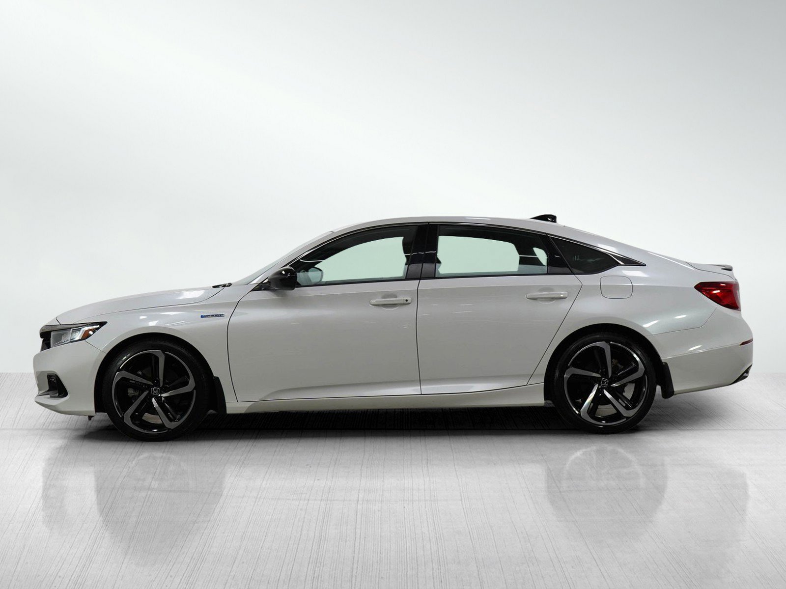 Used 2022 Honda Accord Hybrid Sport with VIN 1HGCV3F20NA037058 for sale in Burnsville, Minnesota