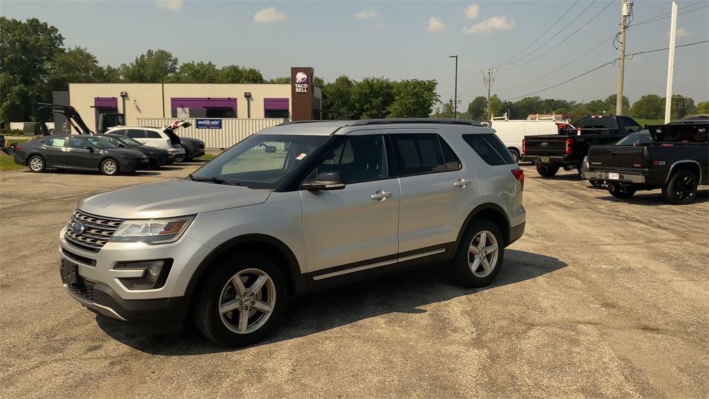 2016 Ford Explorer XLT photo 4