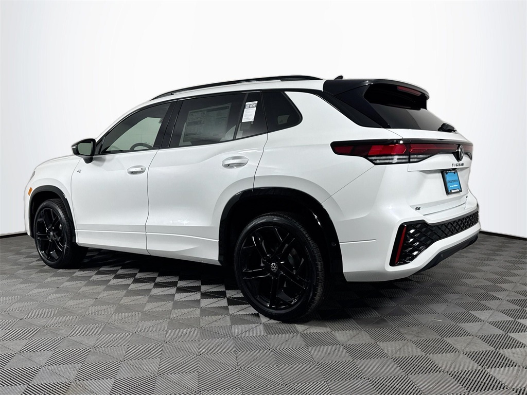 2025 Volkswagen Tiguan SE R-Line Black photo 13