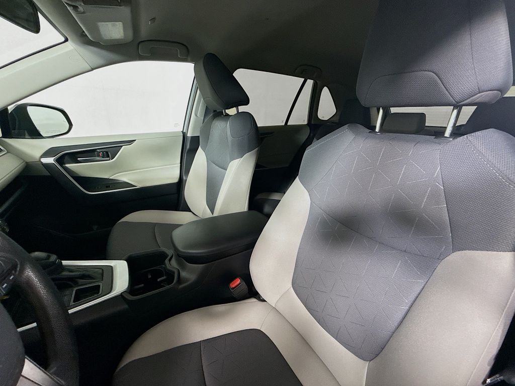 2023 Toyota RAV4 XLE photo 15