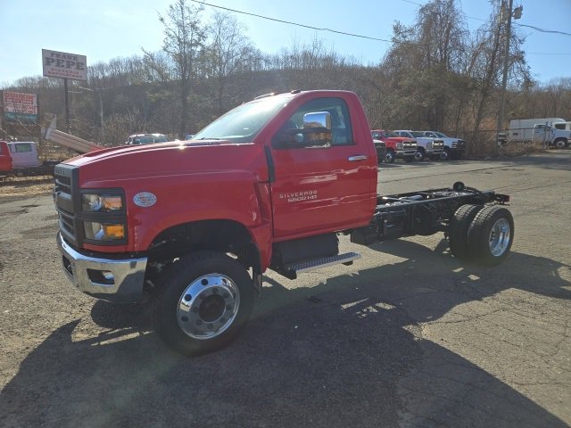 2024 Chevrolet Silverado 5500HD Work Truck photo 2