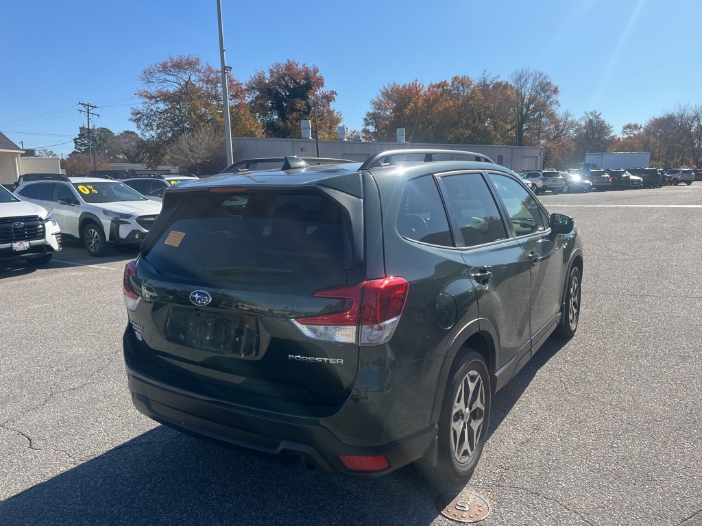 2023 Subaru Forester Premium photo 4